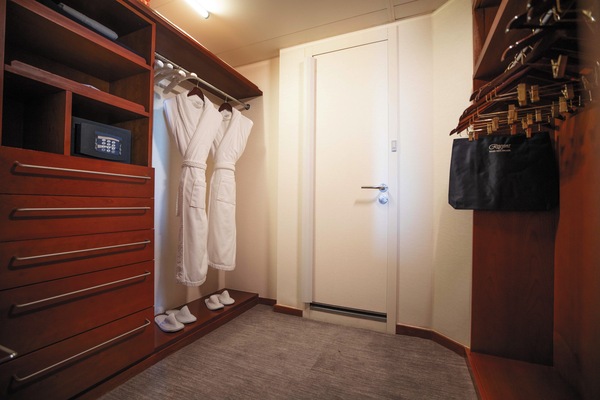 RSSC, Seven Seas Voyager, Seven Seas Suite 2.jpg